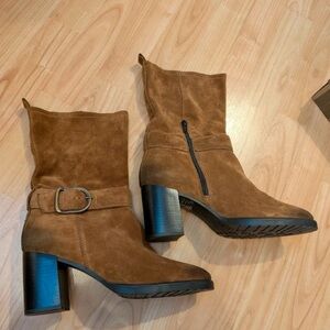 Chic Tan Suede Heeled Boots